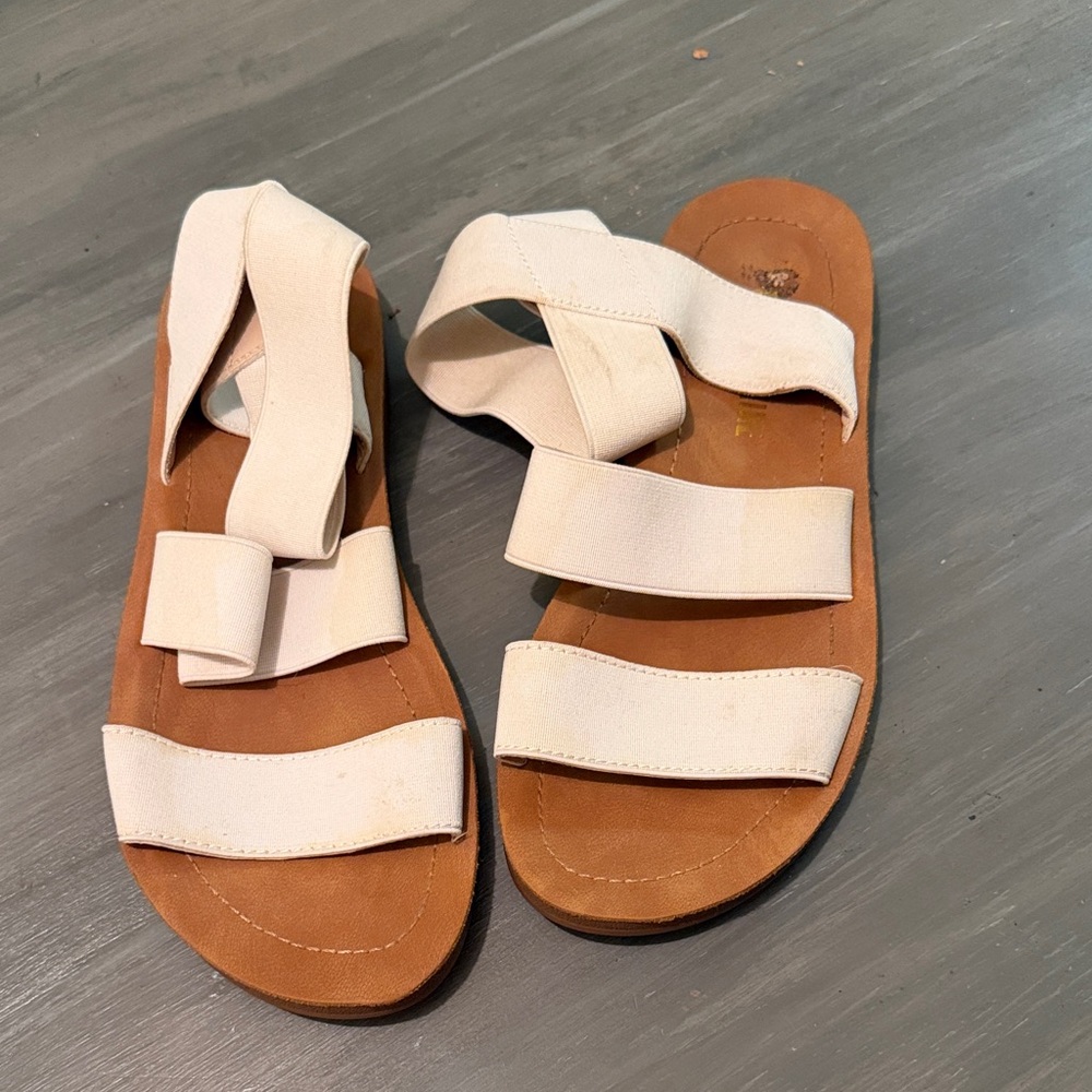 Strappy white sandals size 6 new condition without tags